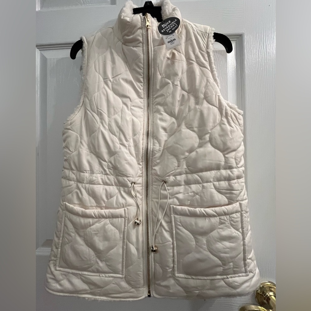 NWT Francesca's Collections Cream Quilted Zippered Reversible Vest